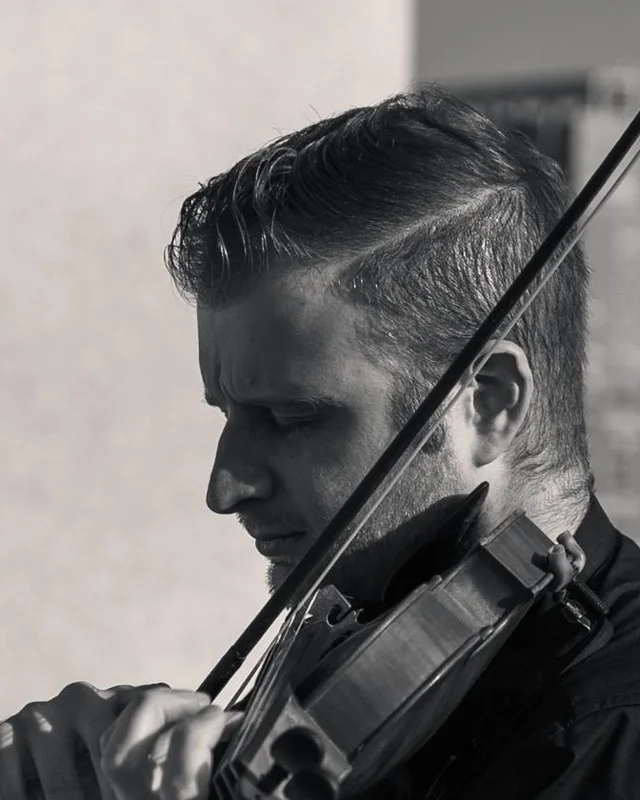 Headshot of Adam von Housen